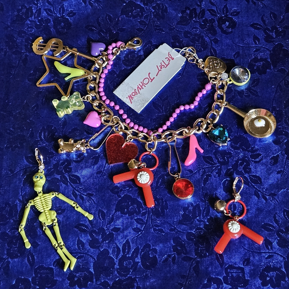 🍳👠100% Betsey Earrings & Bracelet SET RARE Skeleton Egg Blow Dryer NWT & NWOT - Picture 1 of 13